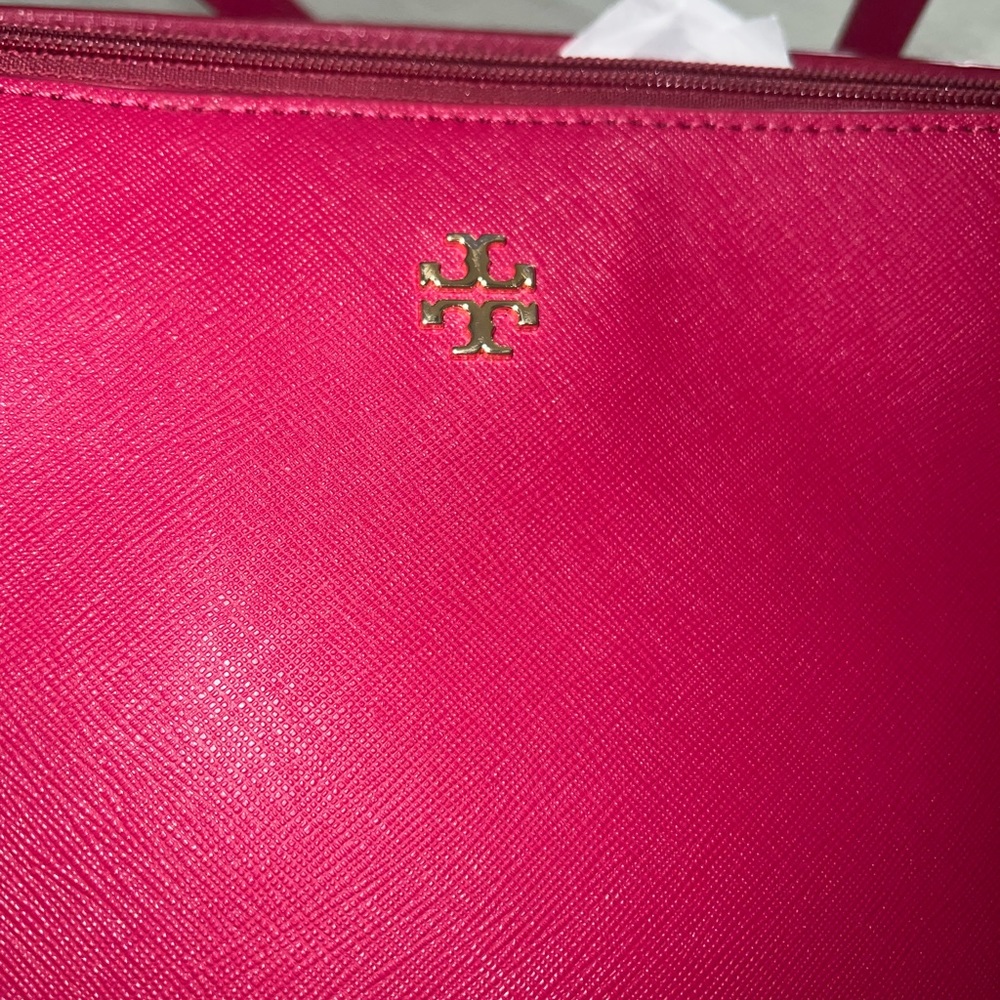 Tory Burch pink saffiano leather tote!🩷 - Picture 6 of 17